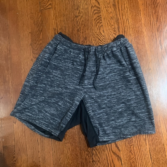 Men’s Lululemon 8" Lined Space Dye Black Gray Size Small - Picture 1 of 2